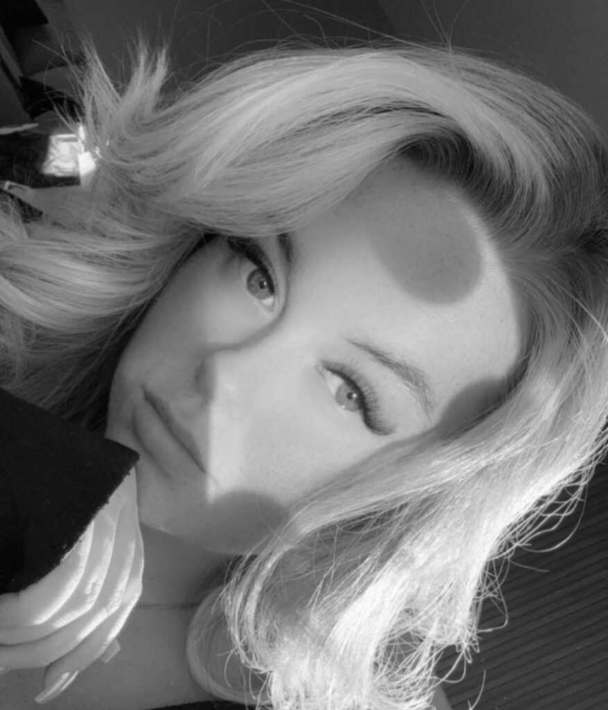 Mandy - Hairstylist - Hairvolution